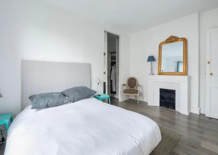 In Front Of Sacre Coeur - 2 Bedrooms In Last Floor * Paris