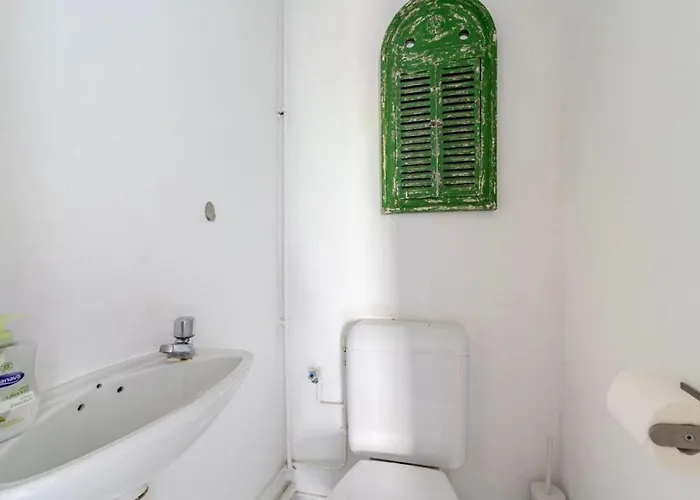 In Front Of Sacre Coeur - 2 Bedrooms In Last Floor *